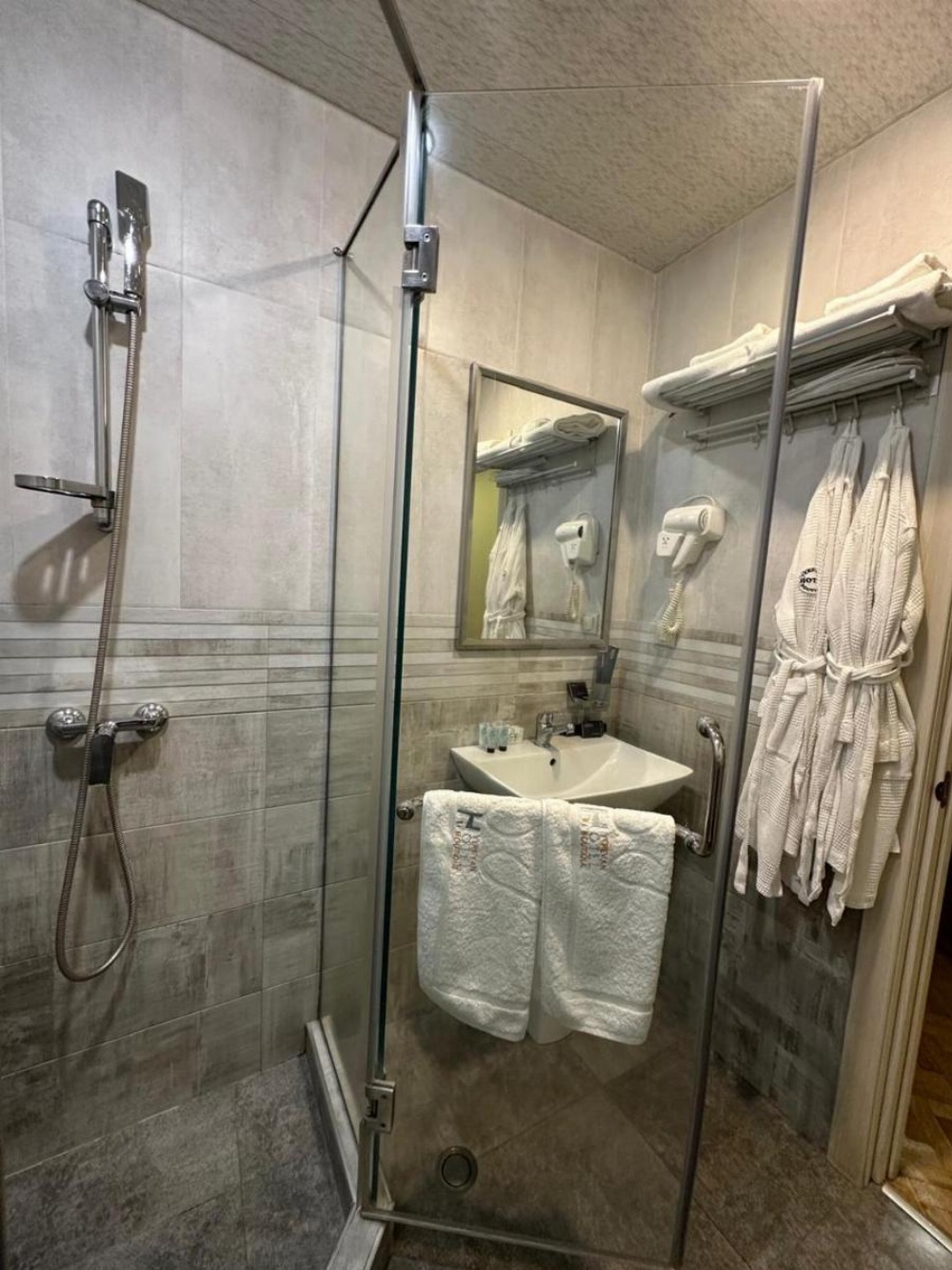 Room image 5